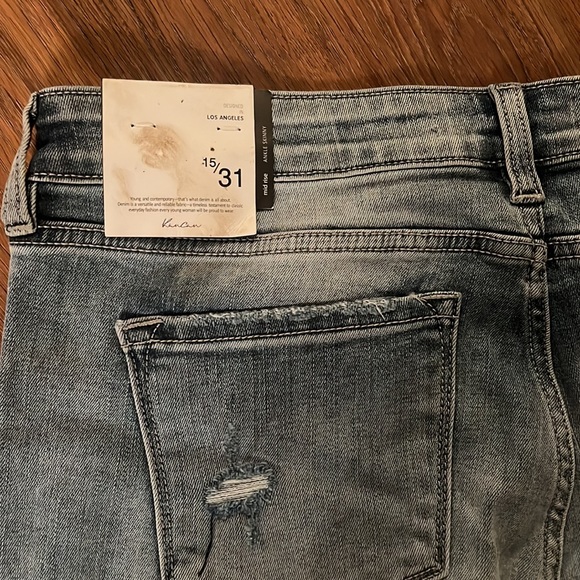 Kancan 15/31 - Picture 4 of 7